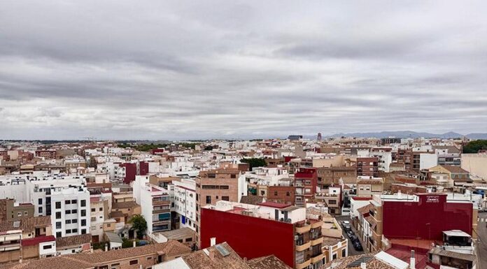 Paterna negocia construir 2.000 viviendas de protección pública Paterna negocia con el Ministerio de Defensa la construcción de 2.000 viviendas públicas