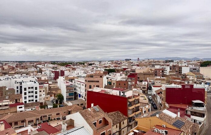 7TeleValencia - Paterna Paterna negocia con el Ministerio de Defensa la construcción de 2.000 viviendas públicas