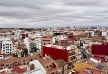 La vivienda tensiona el área metropolitana: “Encontrar una casa asequible ya es imposible” Paterna negocia con el Ministerio de Defensa la construcción de 2.000 viviendas públicas