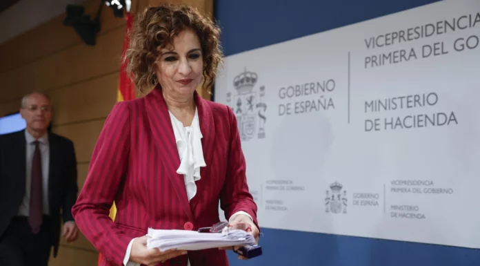 Expertos piden cautela ante la reforma de la financiación y reclaman saldar la deuda histórica valenciana La vicepresidenta primera y ministra de Hacienda, María Jesús Montero. EP