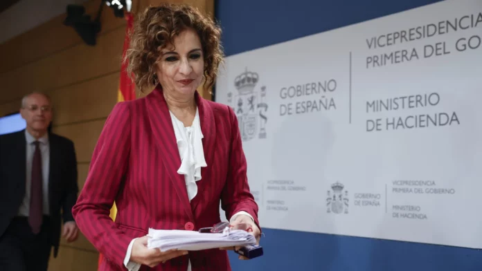 7televalencia La-propuesta-de-financiacion-deja-un-Illa-euforico-un-Junqueras-practico-y-un-PP-irritado La vicepresidenta primera y ministra de Hacienda, María Jesús Montero. EP