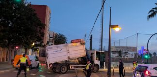 Camión accidentado en Ernest Lluch. FGV