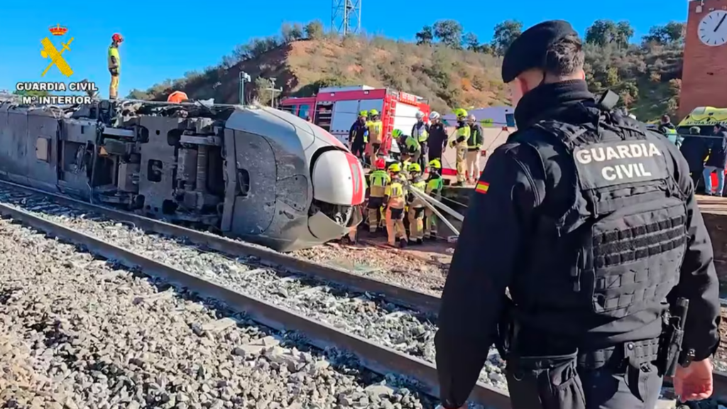 La Guardia Civil visita el lugar del accidente de trenes cerca de Adamuz, personas desaparecidas