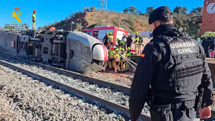 La Guardia Civil visita el lugar del accidente de trenes cerca de Adamuz, personas desaparecidas