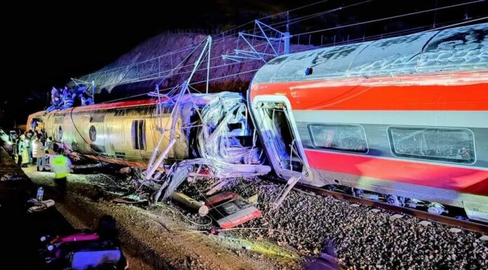 Tragedia ferroviaria en Adamuz, al menos 39 muertos: agendas y trenes cancelados en Valencia Convoy de Iryo accidentado en Adamuz