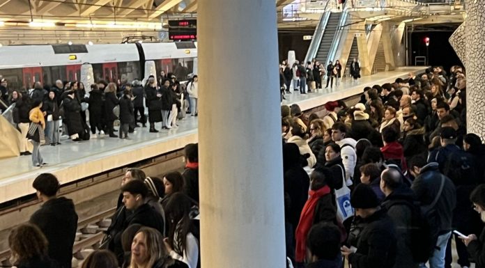 Caos en el transporte público de València en la vuelta a la rutina tras Navidad Caos en Alameda metrovalencia
