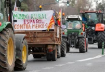 Valencia queda completamente colapsada por la tractorada del superjueves del campo español Tractorada protesta en València. EFE/Manuel Bruque