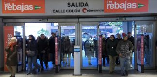 Las rebajas han empezado hoy con cientos de personas