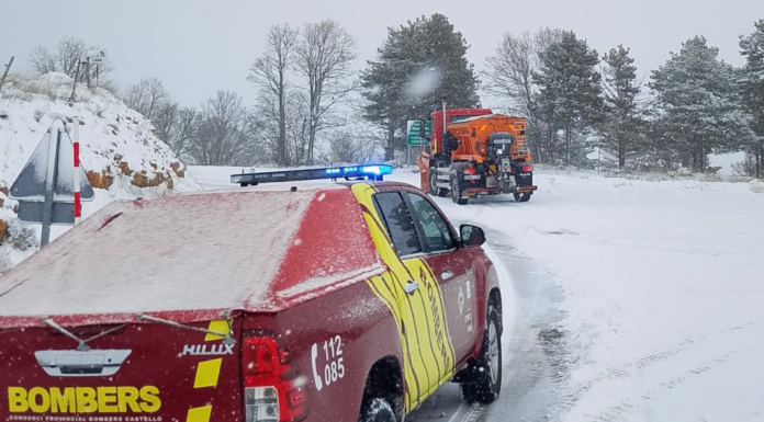 La borrasca Kristin complica la circulación con nieve, viento y riesgo de hielo La borrasca Kristin complica la circulación con nieve, viento y riesgo de hielo