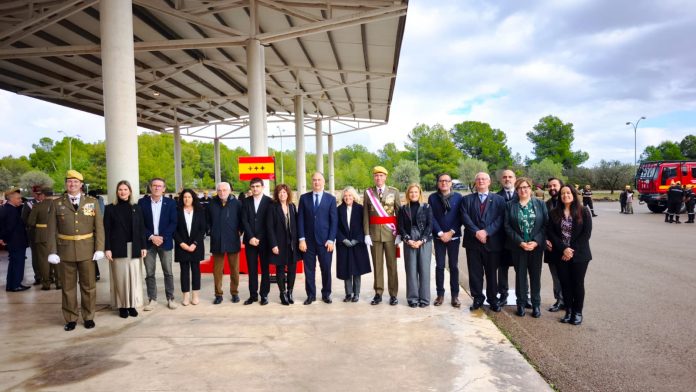 7TeleValencia - Acte UME Defensa otorga a José F. Cabanes la Cruz al mérito militar con distintivo blanco