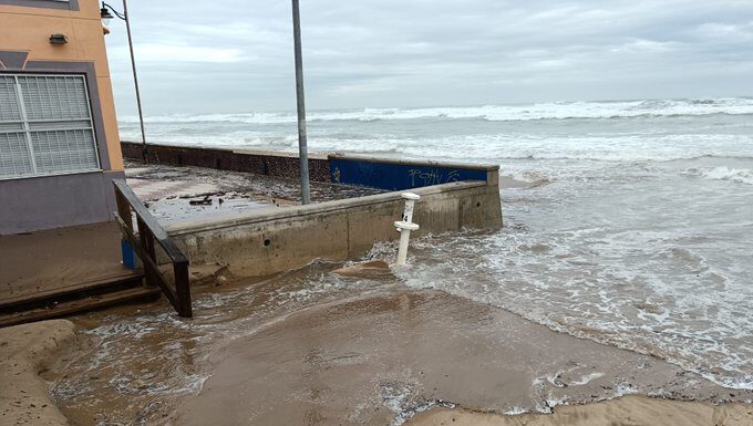 El temporal Harry deja un litoral valenciano devastado y rescates en Sagunto La borrasca Harry se ha comido kilómetros de playa de norte a sur de la Comunitat Valenciana