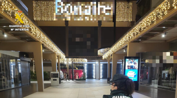 Estafan 7.000 euros en un centro comercial valenciano