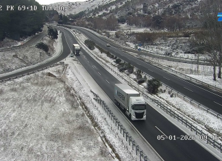 Imagen de una de las carreteras afectadas por las nevadas