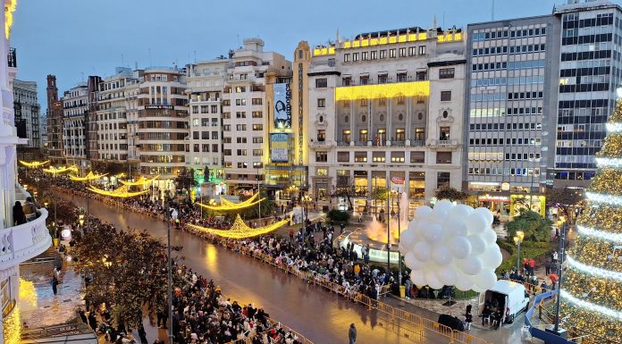 Último día para disfrutar del árbol de Navidad, carrusel y la pista de hielo