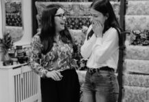 Así reacciona la Fallera Mayor de València al ver el espolín de su exaltación