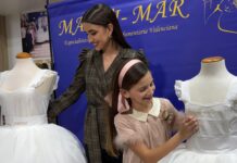 MaViMar entrega el alçaor hecho a medida a las Falleras Mayores y sus Cortes