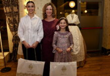 Así ha sido la entrega de las manteletas de los segundos vestidos de las Falleras Mayores de València