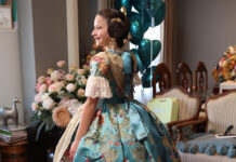 Marta Mercader elige el color «azul cristalino» como el amanecer