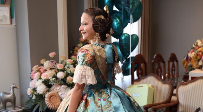 Marta Mercader elige el color «azul cristalino» como el amanecer