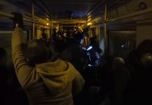 Viajeros de la Línea 1 de Metro denuncian que viajan a oscuras