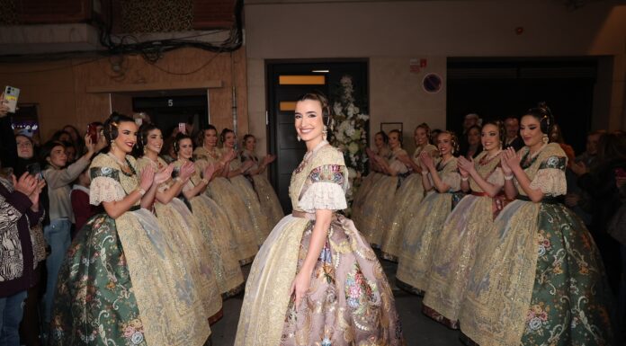 Carmen Prades, deslumbrante con un espolin color «Terreta» en el día de su exaltación