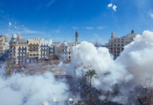 La primera mascletà de Fallas en imágenes