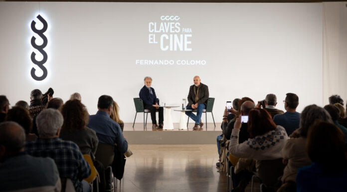 La comèdia està protagonitzada per Carmen Machi, Antonio Resines, el propi Colomo i el seu fill, l'artista Pablo Colomo, i compta amb la col·laboració d'artistes com Antonio López