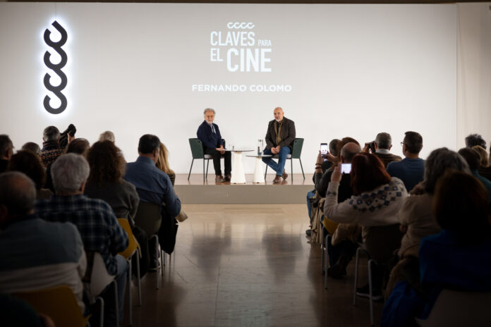 260209_EDU_FOTO_CMCV_CCCC Claves para el cine_Colomo (2) La comèdia està protagonitzada per Carmen Machi, Antonio Resines, el propi Colomo i el seu fill, l'artista Pablo Colomo, i compta amb la col·laboració d'artistes com Antonio López