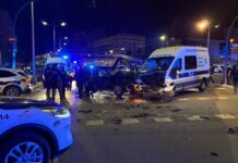 Espectacular persecución en València termina con dos detenidos tras embestir varios vehículos policiales Vehículo de la Policía Local embestido