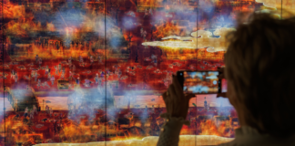 Estalla la guerra dentro de una obra de arte en Valencia: "En los próximos días se verá muerte y destrucción"