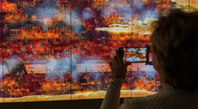 Estalla la guerra dentro de una obra de arte en Valencia: «En los próximos días se verá muerte y destrucción» Estalla la guerra dentro de una obra de arte en Valencia: "En los próximos días se verá muerte y destrucción"