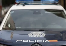 Tres menores detenidos por violar a una compañera de instituto en Valencia Vehículo de la Policía Nacional. EFE/Mariscal. menores