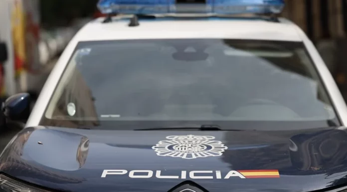 Tres menores detenidos por violar a una compañera de instituto en Valencia Vehículo de la Policía Nacional. EFE/Mariscal. menores