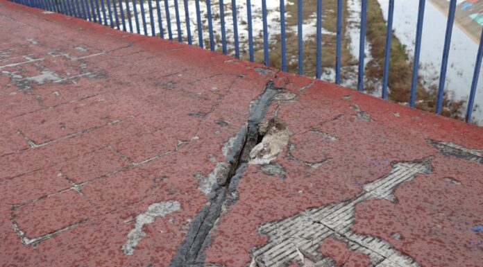 Xirivella denuncia el greu deteriorament de la passarel·la sobre el Túria que connecta amb el Barri de la Llum i la ciutat Pont de Xirivella