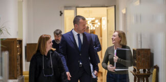 El president i les vicepresidentes de la Diputació