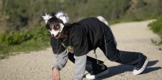 La fiebre ‘therian’ llega a València: primeros avistamientos en el antiguo cauce del Turia Una persona 'Therian'