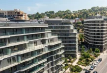 Largas colas por una vivienda VPO en Alzira: dos días durmiendo en la calle Viviendas proyectadas en Alzira