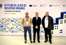 Quart de Poblet exhibix la seua gestió de fons europeus en el XII Ple de la Xarxa d’Iniciatives Urbanes d’Espanya El regidor d'urbanisme, Juanjo Susín (c), al costat de tècnics de l'Ajuntament de Quart de Poblet