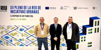 El regidor d'urbanisme, Juanjo Susín (c), al costat de tècnics de l'Ajuntament de Quart de Poblet