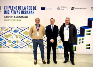 El regidor d'urbanisme, Juanjo Susín (c), al costat de tècnics de l'Ajuntament de Quart de Poblet