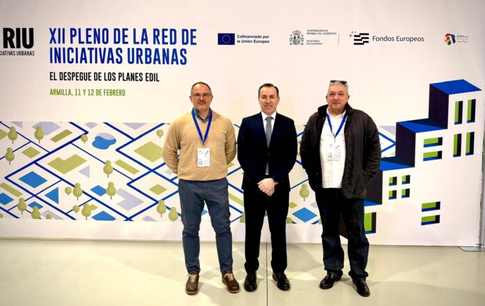 El concejal de urbanismo, Juanjo Susín (c), junto a técnicos del Ayuntamiento de Quart de Poblet El regidor d'urbanisme, Juanjo Susín (c), al costat de tècnics de l'Ajuntament de Quart de Poblet