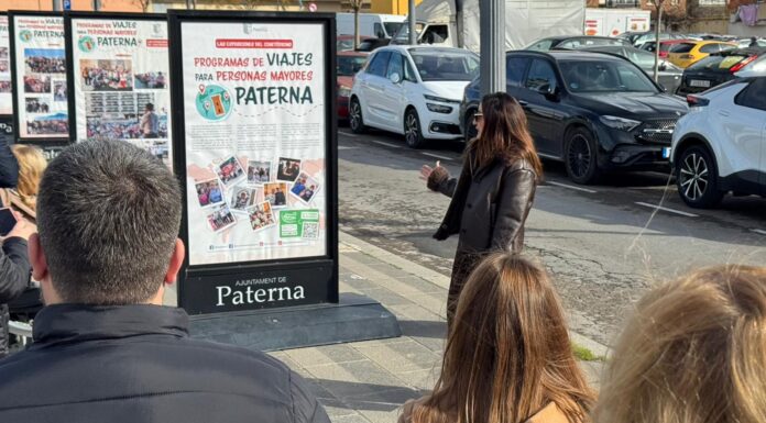 Exposició d'activitats culturals per a Persones Majors en l'explanada del coetòdrom en Paterna