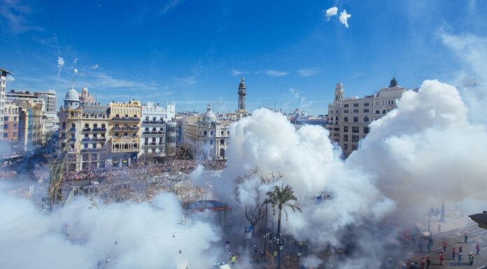 ¿Te ha tocado ver una mascletà desde el balcón del Ayuntamiento? Así puedes comprobarlo