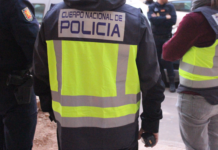 Detenidos dos atracadores tras robar vehículos, embestir a la Policía y asaltar gasolineras en Valencia Detenidos dos atracadores tras robar vehículos, embestir a la Policía y asaltar gasolineras en Valencia