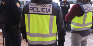 Detenidos dos atracadores tras robar vehículos, embestir a la Policía y asaltar gasolineras en Valencia