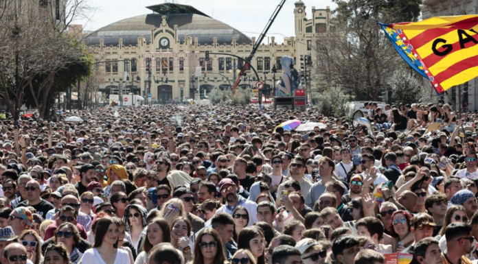 Valencia podría limitar la llegada de Cercanías en Fallas Valencia podría limitar la llegada de Cercanías en días clave de Fallas