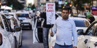 La huelga de taxis colapsa Valencia y anticipa otra jornada de protestas con las VTC La huelga de taxis colapsa Valencia y anticipa otra jornada de protestas con las VTC