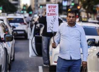 La huelga de taxis colapsa Valencia y anticipa otra jornada de protestas con las VTC