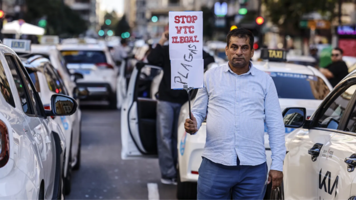 7televalencia-huelga-taxistas La huelga de taxis colapsa Valencia y anticipa otra jornada de protestas con las VTC