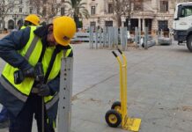 València entra en modo fallas: la «catedral de la pólvora» comienza a tomar forma